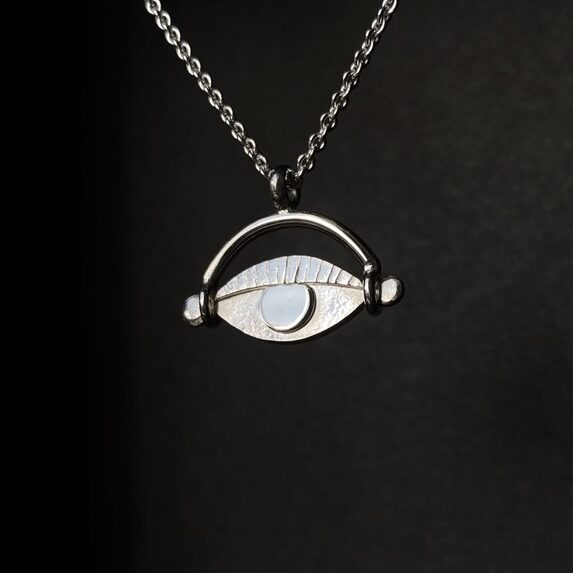 Collier Oculus III